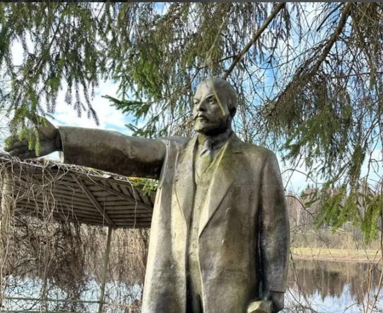 Пустотелый Ленин продается в Тверской области за 700 тысяч рублей